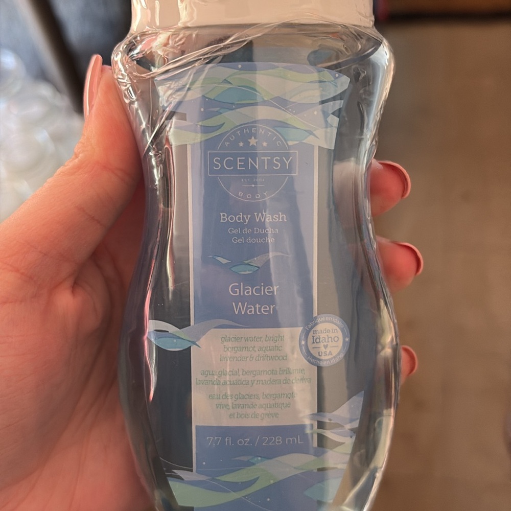 Scentsy Glacier Water Body Wash - Blue and White